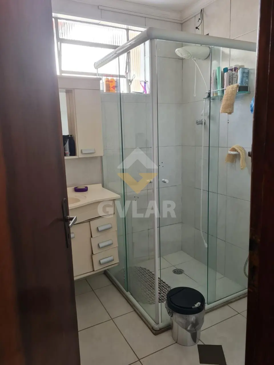 OPORTUNIDADE - CASA AMPLA EM ÓTIMA LOCALIZAÇÃO.